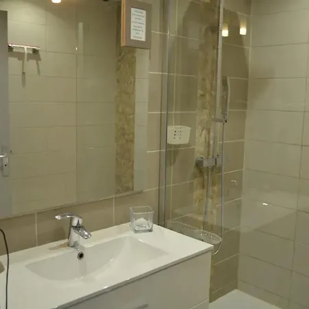 A Avec Piscine Apartment *